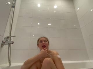 Aš esu apie vienas su mano stepdaughter į as vonia