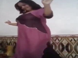 늙은 여성 지방 아라비아 사람 바보 댄스