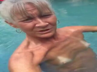 Lạc đường bà nội leilani trong các hồ bơi, miễn phí bẩn video 69 | xhamster